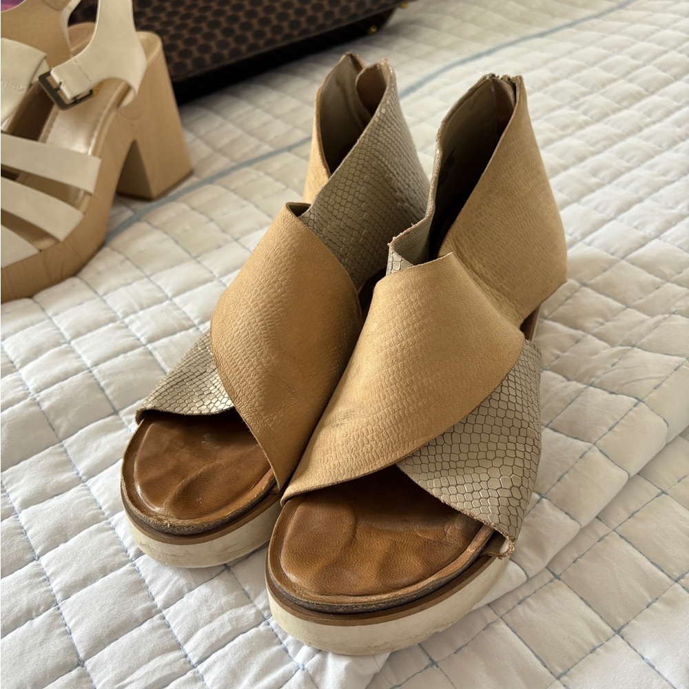 DibaTrue Sandals